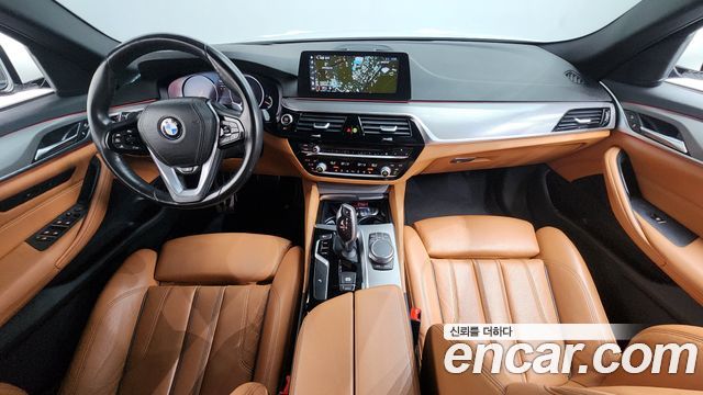 BMW 5-Series 2018 — photo 10