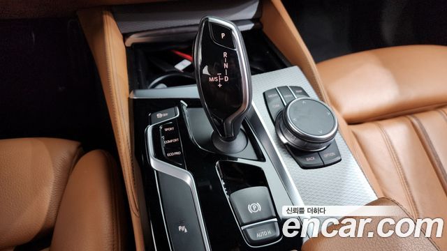 BMW 5-Series 2018 — photo 12