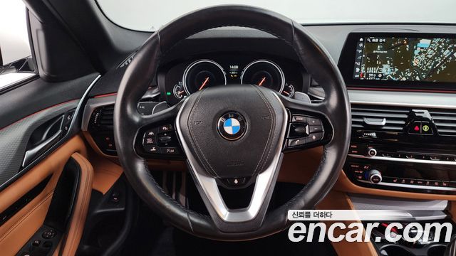BMW 5-Series 2018 — photo 18