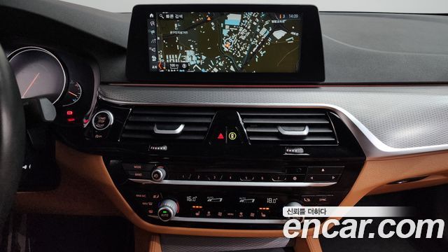 BMW 5-Series 2018 — photo 19