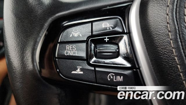 BMW 5-Series 2018 — photo 23