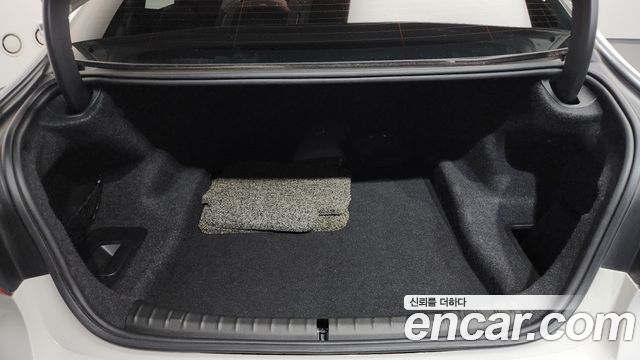 BMW 5-Series 2018 — photo 26
