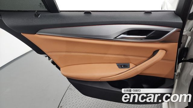 BMW 5-Series 2018 — photo 15