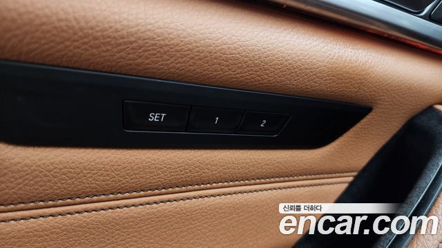 BMW 5-Series 2018 — photo 35