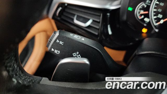 BMW 5-Series 2018 — photo 36