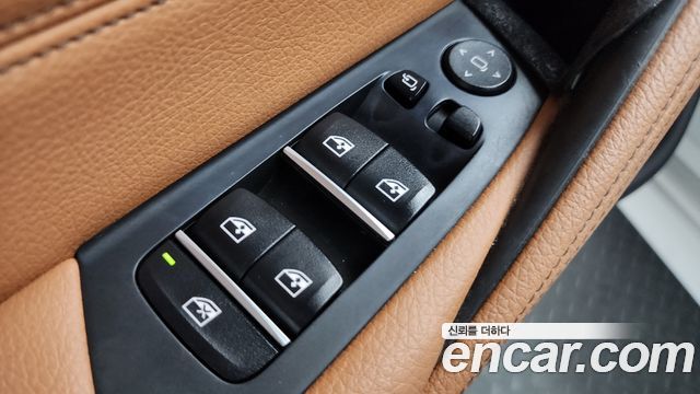BMW 5-Series 2018 — photo 37