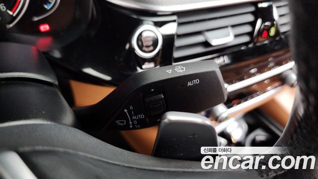 BMW 5-Series 2018 — photo 39