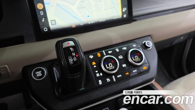 Land Rover Defender 2020 — photo 9