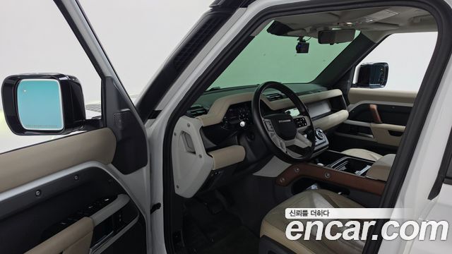 Land Rover Defender 2020 — photo 10