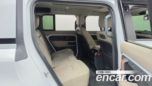 Land Rover Defender 2020 — photo 11