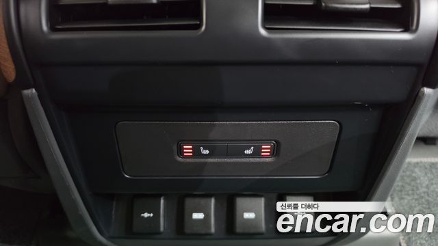 Land Rover Defender 2020 — photo 12