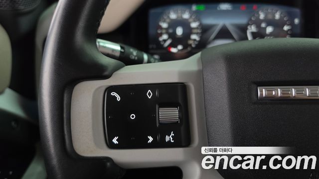 Land Rover Defender 2020 — photo 17