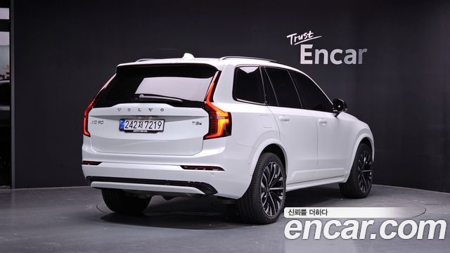 Volvo XC90 2026 — photo 2