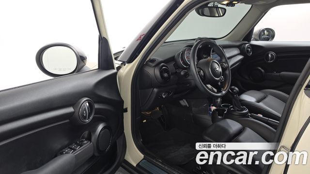 Mini Cooper 2019 — photo 13