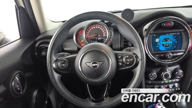 Mini Cooper 2019 — photo 18