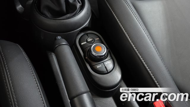 Mini Cooper 2019 — photo 25