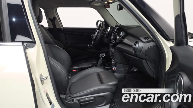 Mini Cooper 2019 — photo 16