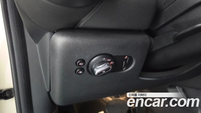 Mini Cooper 2019 — photo 27