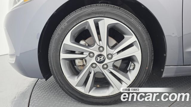 Hyundai AVANTE 2017 — photo 5