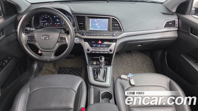 Hyundai AVANTE 2017 — photo 10