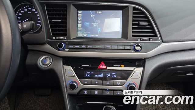 Hyundai AVANTE 2017 — photo 22