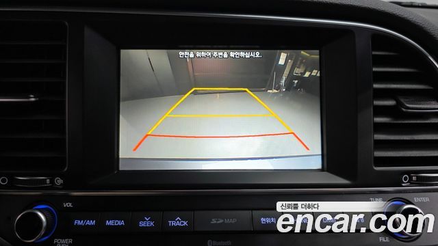 Hyundai AVANTE 2017 — photo 23