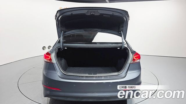Hyundai AVANTE 2017 — photo 26