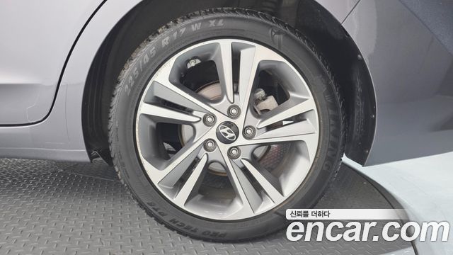 Hyundai AVANTE 2017 — photo 7
