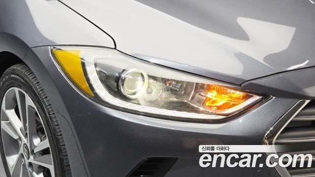 Hyundai AVANTE 2017 — photo 8
