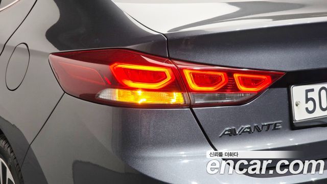 Hyundai AVANTE 2017 — photo 9