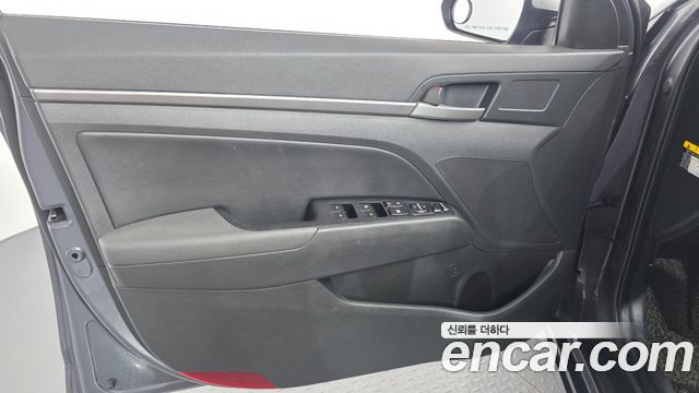 Hyundai AVANTE 2017 — photo 14