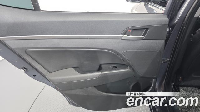 Hyundai AVANTE 2017 — photo 15