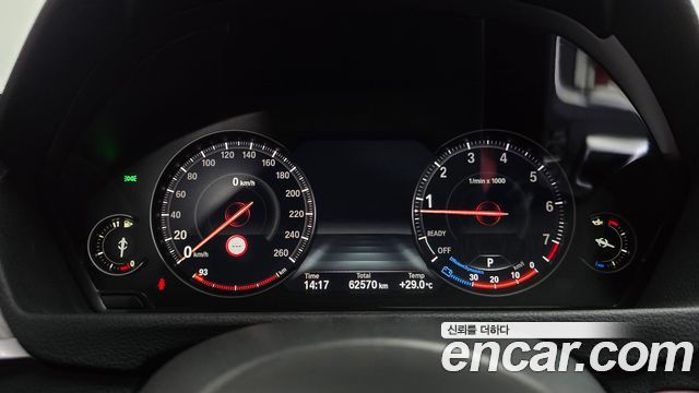 BMW 3-Series 2018 — photo 11