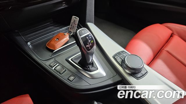 BMW 3-Series 2018 — photo 12