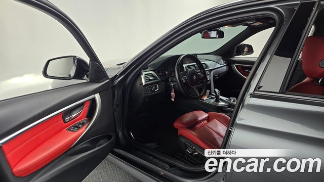 BMW 3-Series 2018 — photo 13