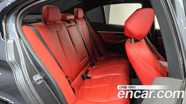 BMW 3-Series 2018 — photo 17