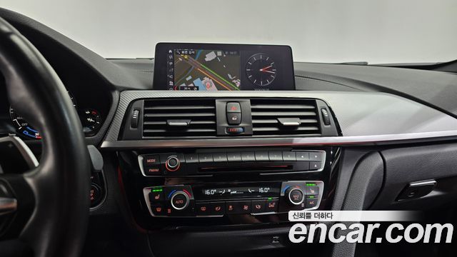 BMW 3-Series 2018 — photo 18