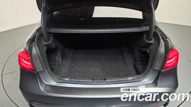 BMW 3-Series 2018 — photo 23