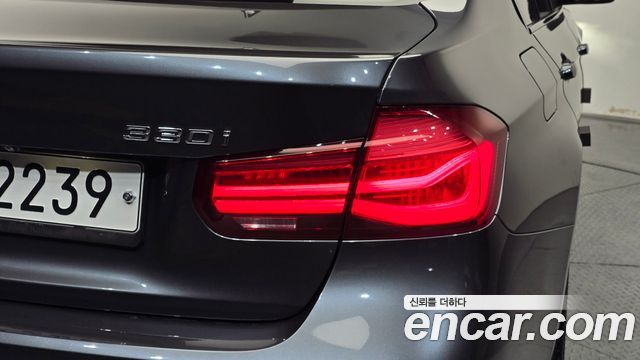 BMW 3-Series 2018 — photo 9