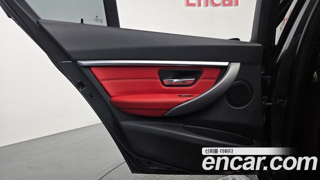 BMW 3-Series 2018 — photo 15