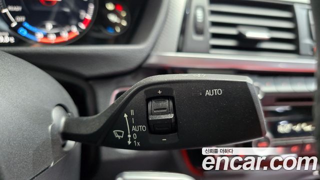 BMW 3-Series 2018 — photo 27