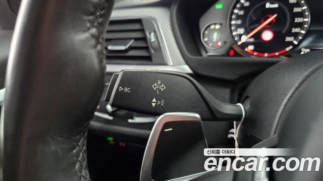 BMW 3-Series 2018 — photo 28