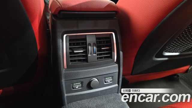 BMW 3-Series 2018 — photo 29