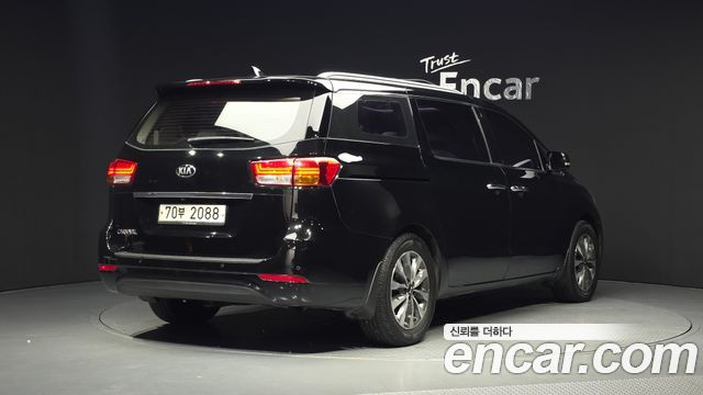 Kia Canival 2015 — photo 2