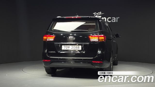 Kia Canival 2015 — photo 4