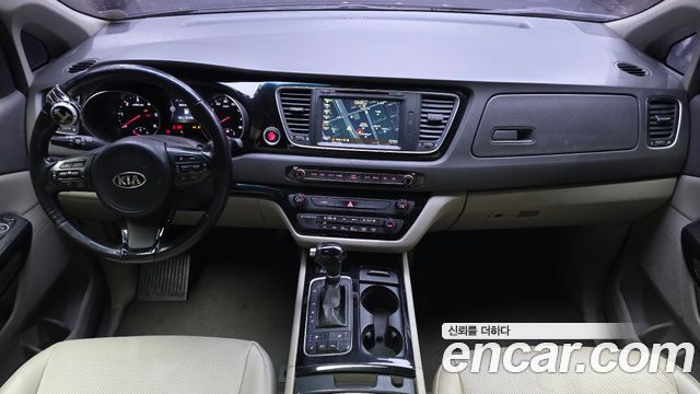 Kia Canival 2015 — photo 7