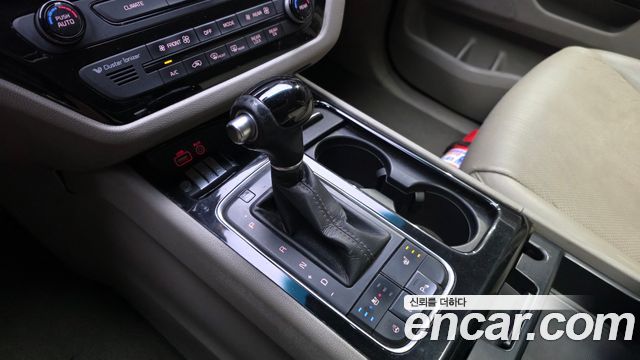 Kia Canival 2015 — photo 9