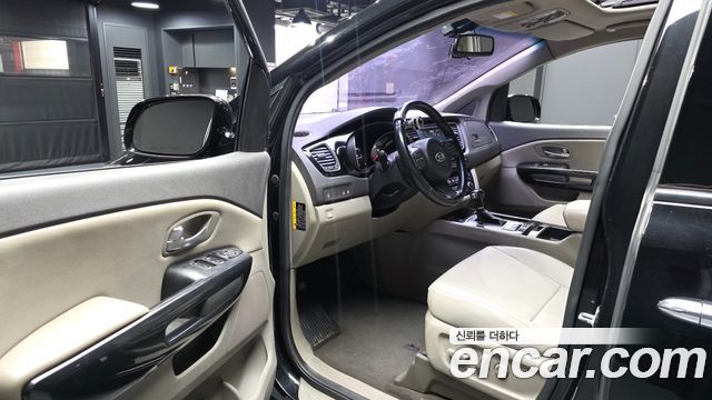 Kia Canival 2015 — photo 10