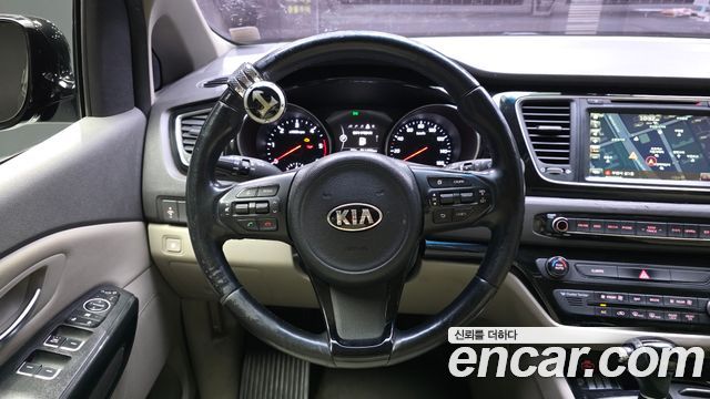 Kia Canival 2015 — photo 13