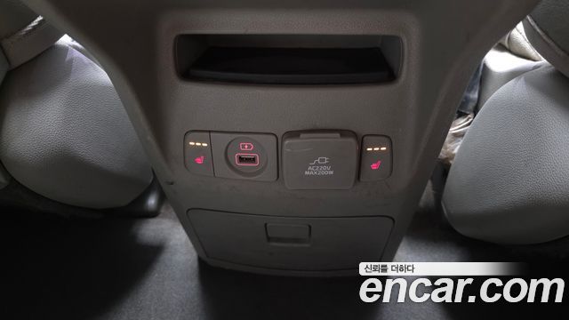 Kia Canival 2015 — photo 19